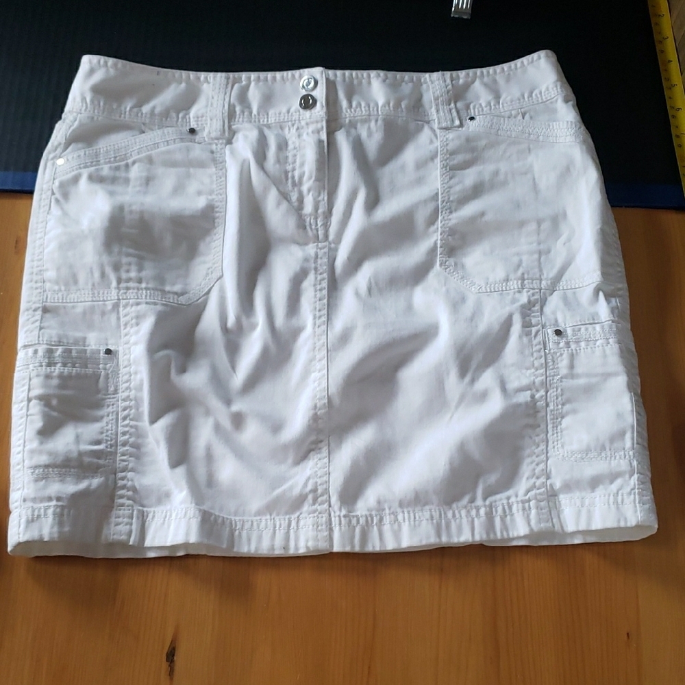 White House Black Market Women's White Skirt Size 8